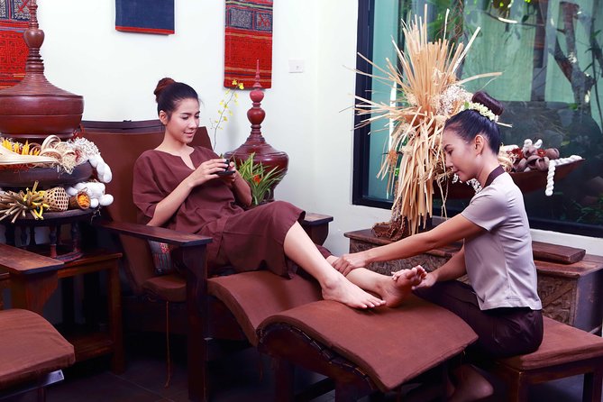 2 Hour Relaxation Luxury Spa Package at Fah Lanna Spa - Old City Branch - Reflexology Foot Massage and Aromatherapy Oil Massage: what you actually get