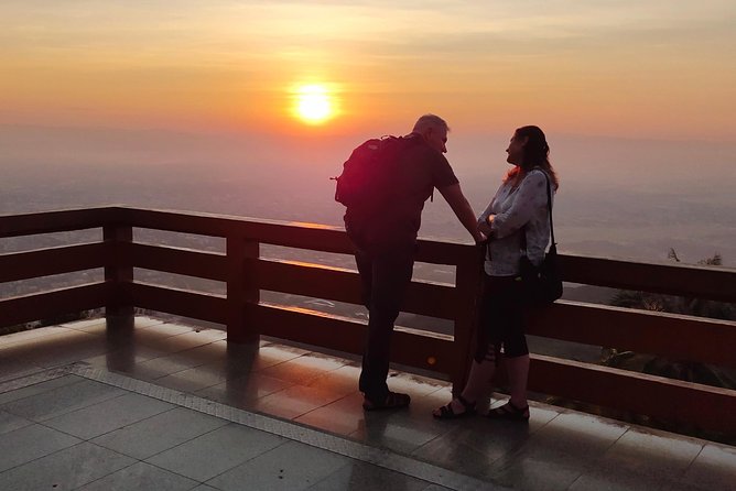 A must: Serene Sunrise, temple at dawn to beat the crowd & Alms to monks - Quick hits before you go