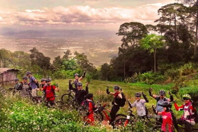 Chiang Mai: 20km Downhill Mountain Biking Challenge Suthep M - Entering the day: pickup, pro-shop setup, and why it matters