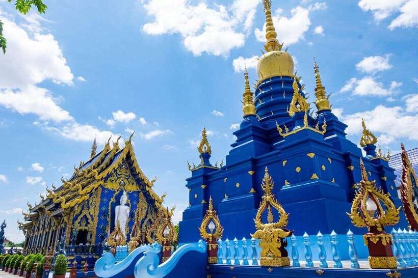 Chiang Mai: Chiang Rai Temples, Karen Tribe and Hot Springs - Wat Rong Suea Ten (Blue Temple): Gold Accents, Dragon Guardians, and a Calm Center