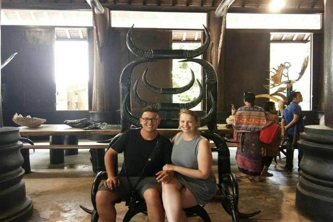 Chiang Mai-Chiang Rai: White Temple-Blue Temple-Lalita Cafe - A Fast, Air-Conditioned Route from Chiang Mai to Chiang Rai