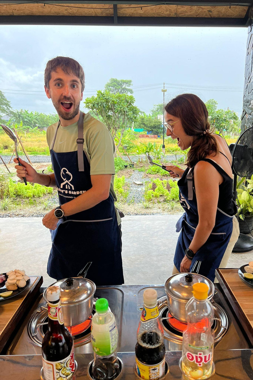 Chiang Mai Cooking Class - Market walk and vegetable shopping for Thai flavors that actually make sense