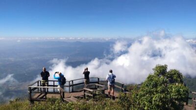 Chiang Mai: Doi Inthanon Park with Kew Mae Pan Hike Day Trip - Twin Pagodas at 60 years: Pra Mahatat Noppamethanedon & Nopphonphusiri