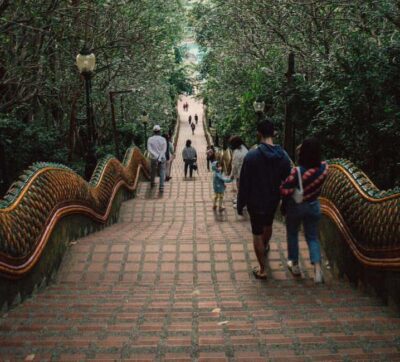 Chiang Mai: Doi Suthep Temple Guided Tour - Getting up there: the drive, the altitude, and the 306 steps