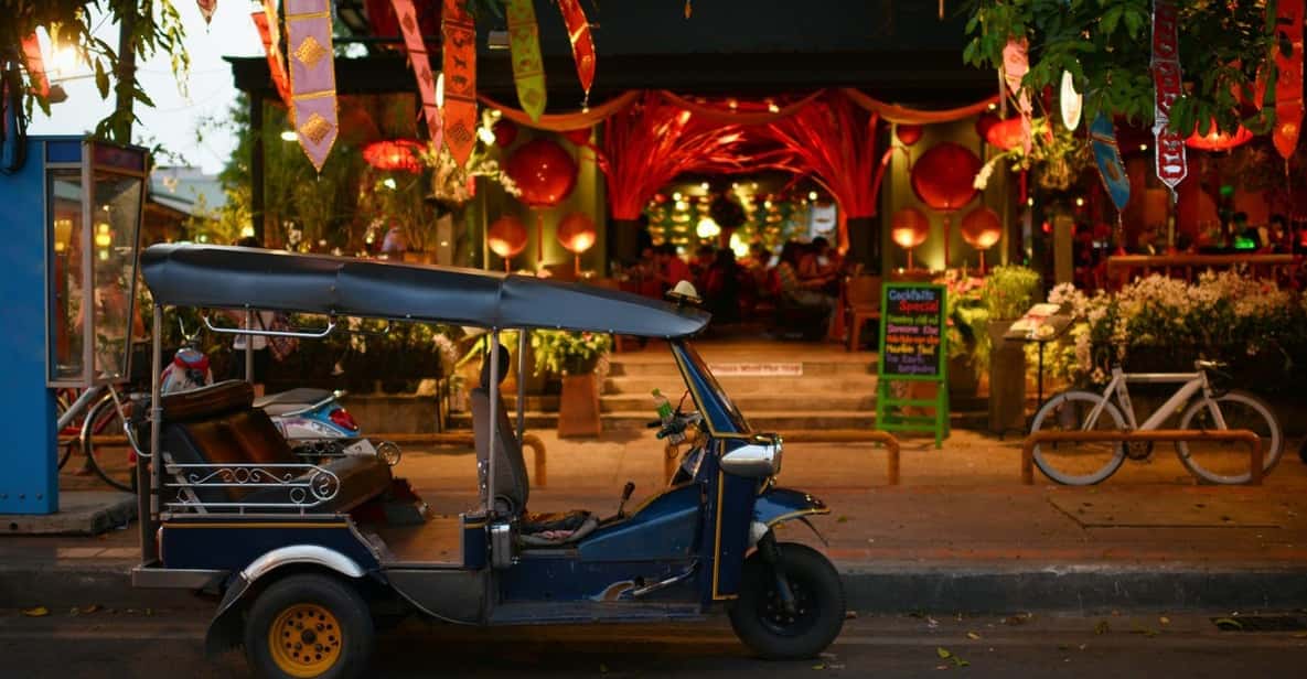 Chiang Mai: Evening Foodie Tour - Tuk Tuk ride around the old city: seeing Chiang Mai after dark