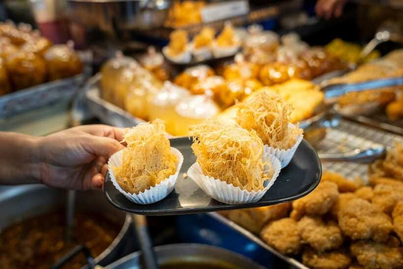 Chiang Mai: Evening Sightseeing and Local Food Guided Tour - First Stop: Chiang Mai Gate Market Snacks and Street-Tested Choices