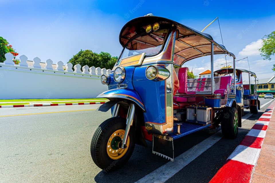 Chiang Mai: Exploration of Old City by Private Tuk-Tuk - Muang Mai Market and Warorot Market: the payoff for your legs