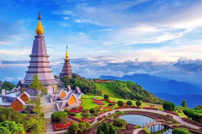 Chiang Mai: Explore Kayaking Through Mae Ping River on Sunset - Under the Bridges: Birds, Motion, and Busy Evening River Traffic