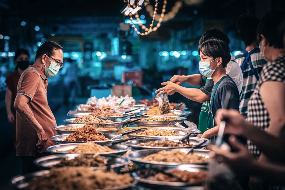 Chiang Mai: Food Tour by Songtheaw Truck with 15+ Tastings - Restaurant stops: crispy pork belly and claypot comfort food