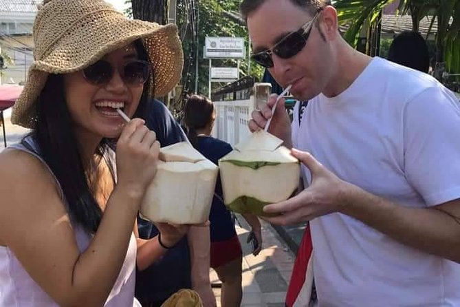 Chiang mai Foodies and Historic Walk - Warorot Market (Kad Luang): the best part is the guide-guided tasting
