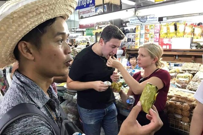 Chiang mai Foodies and Historic Walk - Wat Phra Singh: where the art looks better up close