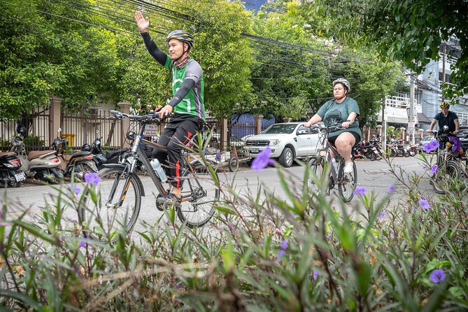 Chiang Mai: Historic Old City Bike Tour - Morning or Night - What to bring and how to dress for the temples