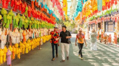 Chiang Mai: Historical and Culture Exploration Walking Tour - Wat Phra Singh: northern Thai style you can spot in minutes