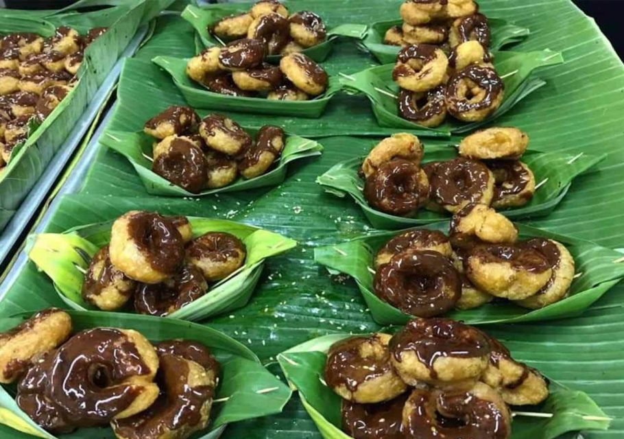 Chiang Mai: History & Mouth Watering Food Tour - Getting oriented at the Three Kings Monument (and beyond)