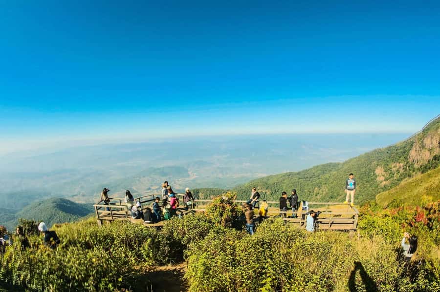 Chiang Mai: Kew Mae Pan Nature Trail & Doi Inthanon Day Trip - Pagodas and Markets: Chiang Mai Royal Traditions, Side-by-Side With Everyday Life