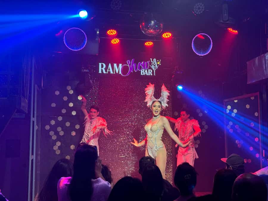 Chiang Mai: Ladyboy Cabaret Show with Dinner and Drinks - Should You Book the Chiang Mai Ladyboy Cabaret Dinner Tour?