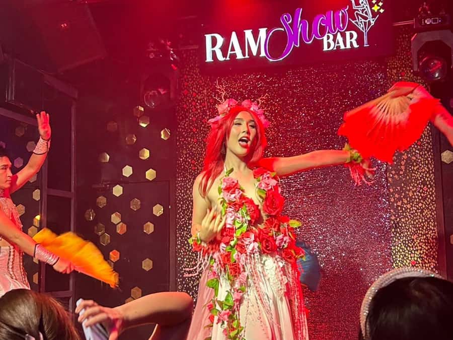 Chiang Mai: Ladyboy Cabaret Show with Dinner and Drinks - Who’s Your Guide, and What Kind of Context You’ll Get