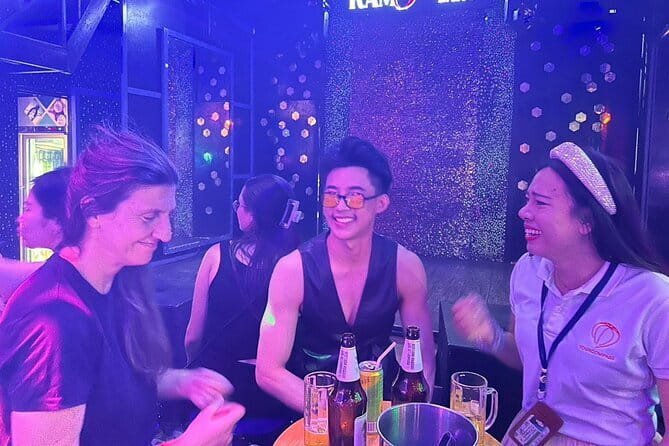 Chiang Mai: Ladyboy Cabaret – Stories, Dinner and Sparkle - From dinner to Ram Show Bar: the walk that sets the tone