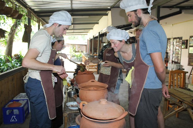 Chiang Mai Lanna Northern Thai Cooking Experience with Locals - Lunch or Dinner Session: Choosing the Right Time Slot for Your Day