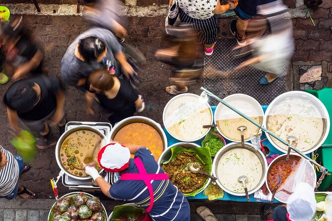 Chiang Mai Michelin Food Walking Tour with Professional Tour Guide - Stop 3: Warorot Market (Kad Luang) for Snacks, Produce, and Smart Choosing
