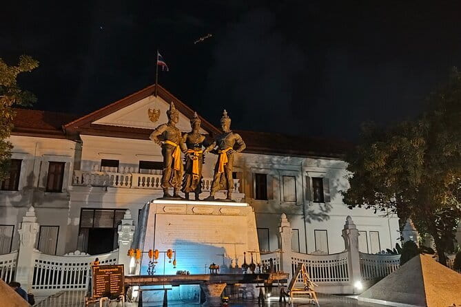 Chiang Mai Old City & Temples 3 hour Twilight Walking Tour - Wat Chedi Luang Varaviharn: How the Guide Makes the Place Make Sense