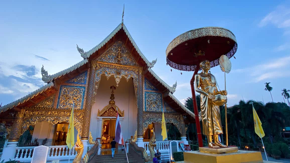 Chiang Mai Old City Twilight Walk Tour: Lanna Majestic Glow - Wat Chedi Luang’s Big Pagoda: the monk moment that changes the tone