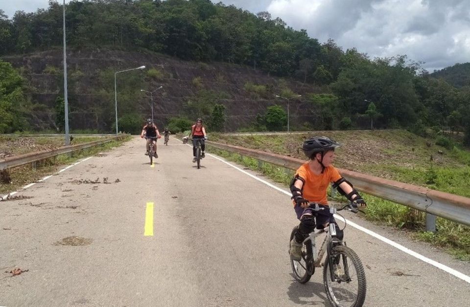 Chiang Mai: Rainforest Guided Mountain Biking Tour - Day start: moving from town to trail, then the first temple stop