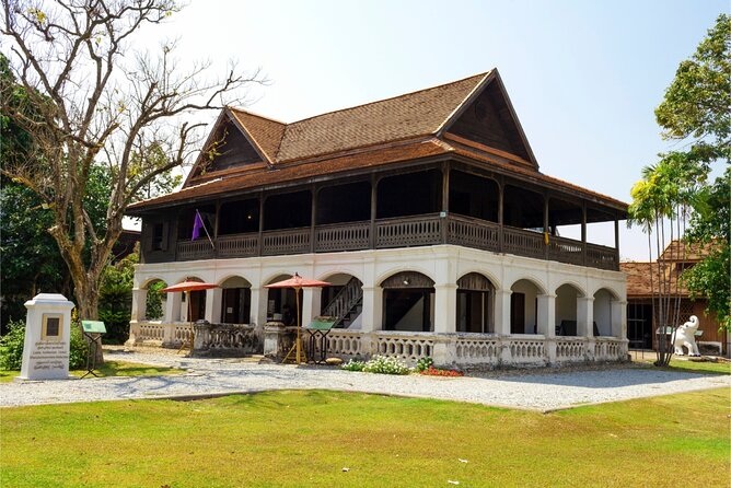 Chiang Mai Scavenger Hunt and Sights Self-Guided Tour - Stop 1: Three Kings Monument as your launchpad