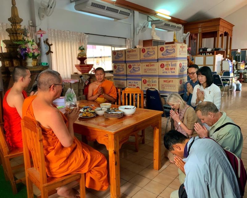 Chiang Mai: Silver Craftwork Temple Tour with Monk Meeting - Wat Sri Suphan: Silver-and-Aluminum Craftwork You Can Actually See