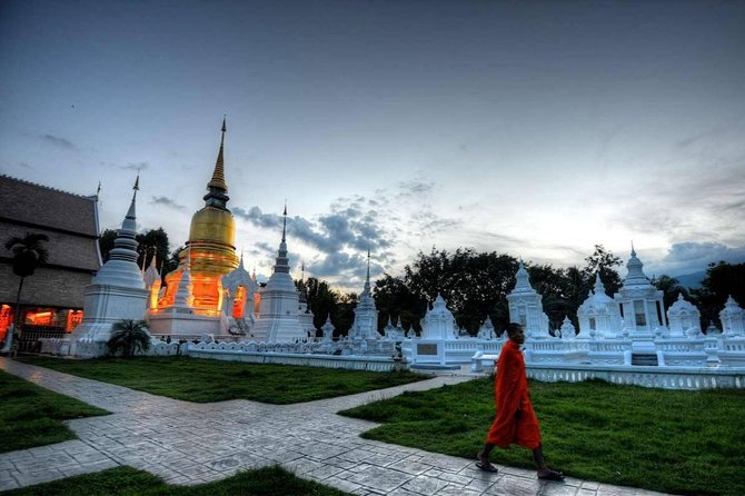 Chiang Mai Temples & City - Wat Chedi Luang Varavihara: the massive pagoda focus