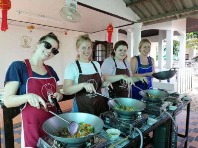 Chiang Mai: Thai Cooking and Market Tour with Lanna Smile - The 5-hour flow: pickup, market, then cooking at your pace