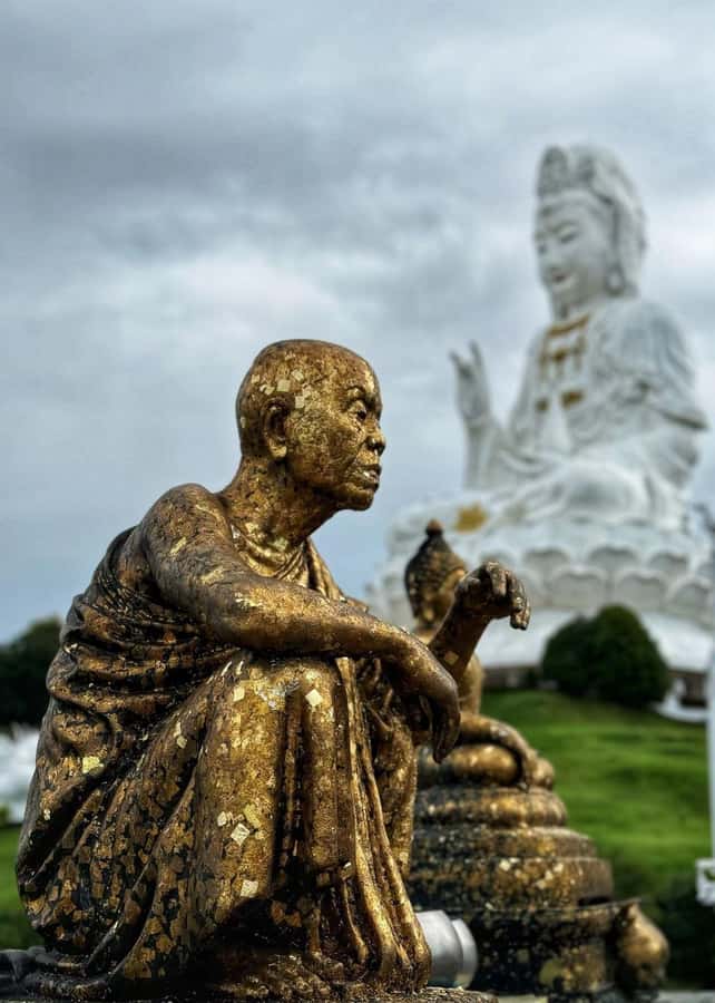 Chiang Rai IG Lalitta Cafe and White, Blue, Red Temples Tour - Wat Huay Pla Kang (Red Temple): The Giant Buddha and 9-Floor Pagoda Focus