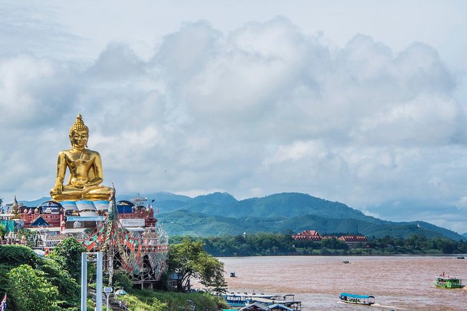 Chiang Rai One Day : White Temple, Golden Triangle, Boat Ride to Laos, Long Neck - Wat Rong Khun (White Temple): the stop with the wow factor