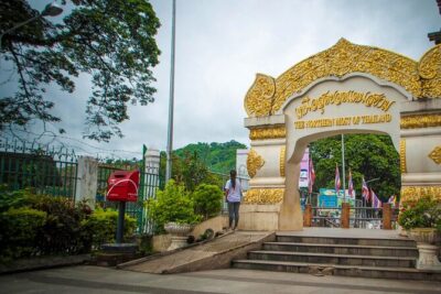 Chiang Rai Tour: Hot Spring,White Temple, Golden Triangle, Yao - Wat Rong Khun (White Temple): glass-like details and murals up close