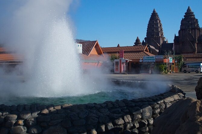 Chiang Rai Tour: Hot Spring,White Temple, Golden Triangle, Yao - Sop Ruak viewpoint + Wat Prathat Phu Khao + hill tribe village time