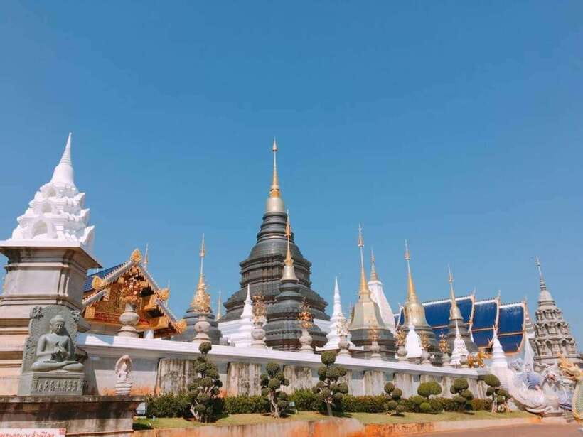 Chiangma: Wat ban den, Blue Temple & Sticky Waterfall. - The Seven-Colored Fountain trail: a small hike with bird-song payoff