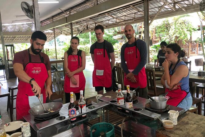 Cooking Class with Organic Farm in Chiang Mai - Cooking stations and your choice of 6 dishes