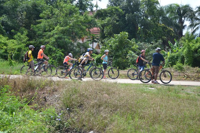Cycling tour and Buatong waterfall - Mae Ngat Dam and the Edge of Sri Lanna National Park