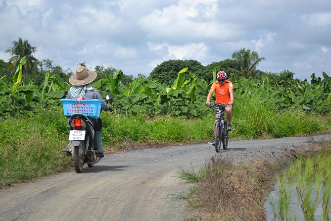 Cycling tour and Buatong waterfall - Lunch, Water, and Pace: How the Day Stays Comfortable