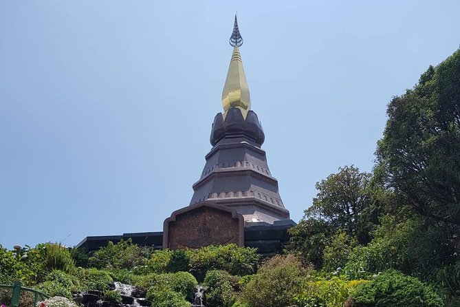 Doi Inthanon National Park Day Trip - Doi Inthanon National Park and the Twin Pagodas visit