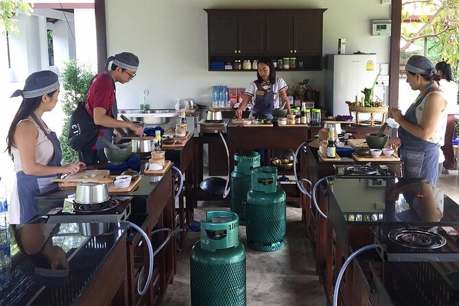 Evening Cooking Class in Traditional Pavilion with Beautiful Garden - Chiang Mai - Weather and the Outdoor Pavilion Reality