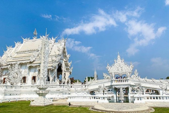 From Chiang Mai: White and Blue Temple & Golden Triangle Day Trip - Lunch at a Local Restaurant: Small Included Win for a Full-Day Schedule