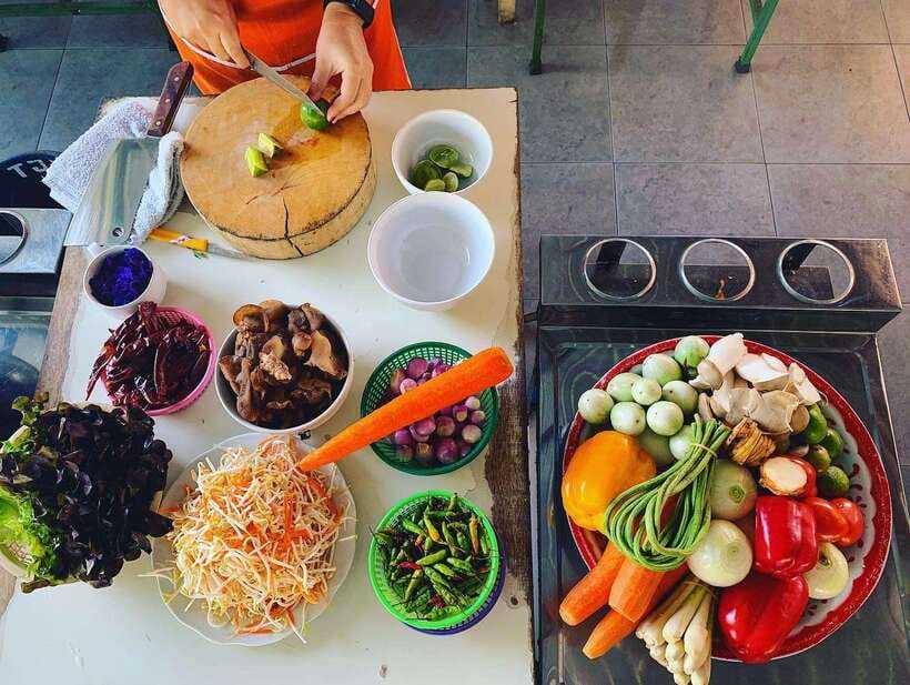 Full Day Thai Cooking Class in Organic Farm and Market - The day timeline: 9 am start, 3:30 pm return