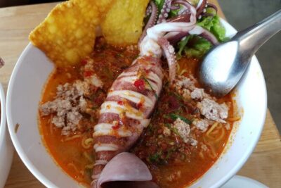 Go where the locals go, Eat what the locals eat! Food Tour with Local Foodies - Late-afternoon Warorot Market route (4pm): Sai Oua, mango sticky rice, and herbal flavors