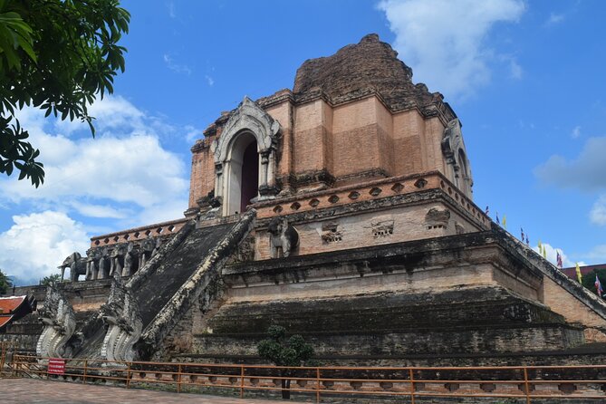 Half Day Chiang Mai City and Cultural by TukTuk, Samlor & Red car (Private Tour) - Warorot Market (Kad Luang): Eating and Shopping Like a Local