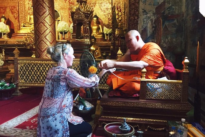 Half Day Chiang Mai City Temples & Museum Tour - Group or Private - Temple stop 1: Wat Phra Singh for an easy, meaningful start