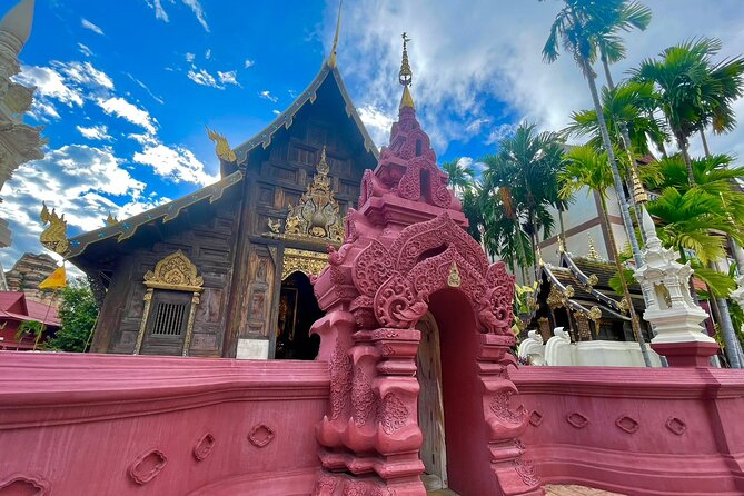Half day Doi Suthep Temple and city temples (Private tour) - Wat Chedi Luang Varavihara: big stupa, Emerald Buddha connection