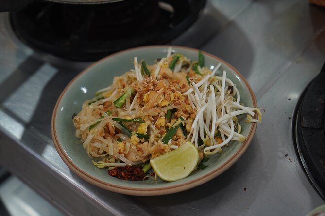 Half Day Guided Thai Cooking Class in Chiang Mai - Baan Thai Cookery School: what small-group teaching feels like