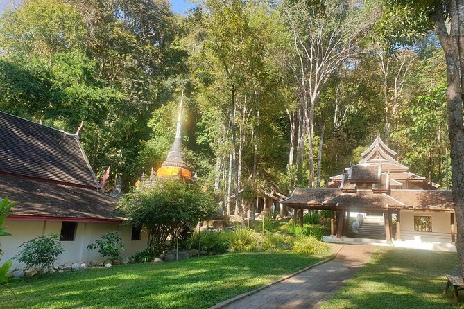 Half Day Morning Wat Pha Lat & Wat Phra That Doi Suthep Tour - The Short Ride to Doi Suthep: When Views Begin