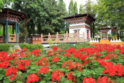 Half Day Phra That Doi Kham Temple and Royal Park Rajapruek (Private Tour) - Wat Phra That Doi Kham: the Golden Mountain temple and the city-view reward